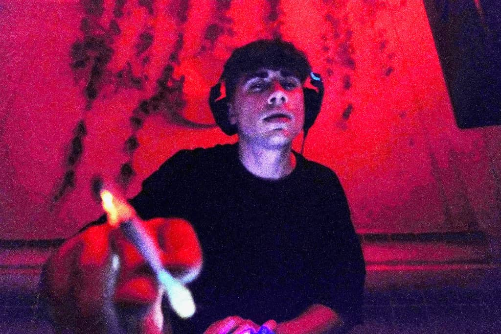 Justautas Performer slamming those decks while ashing