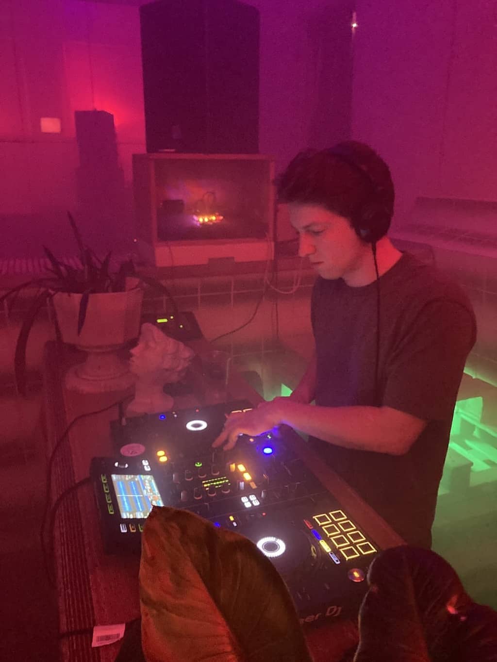 DJ Nerijus Nerijus dropping some smooth audio