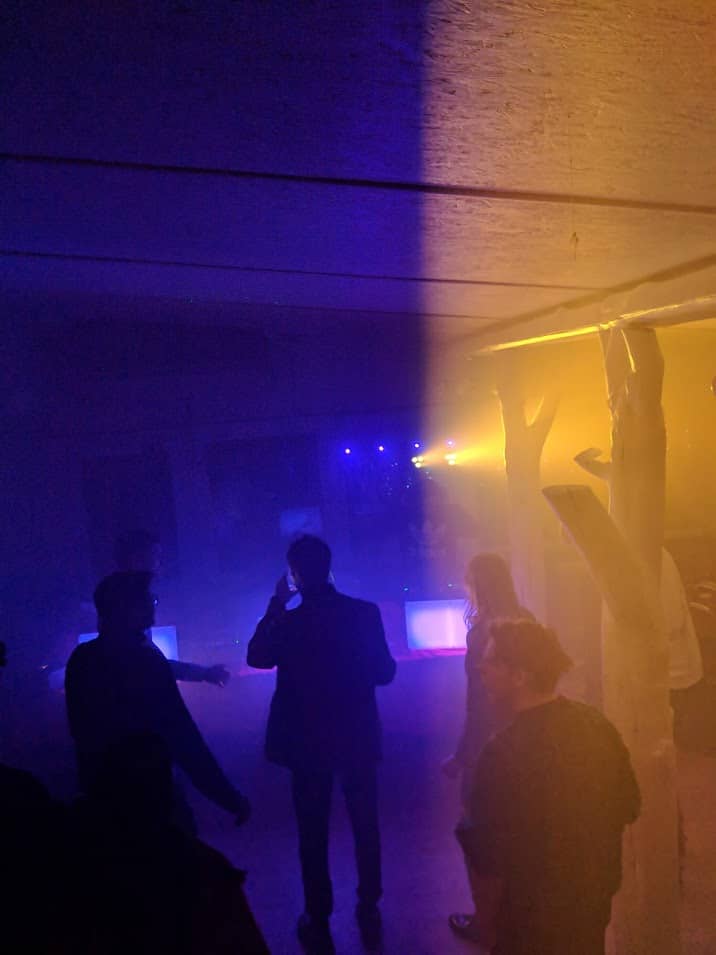 Main stage Main stage with a lighting setup where one half is blue and ther other is yellow