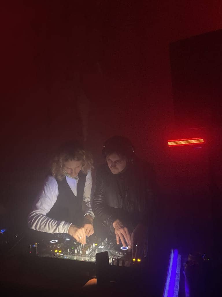 Karosas & Natas Karosas & Natas hitting those Decks