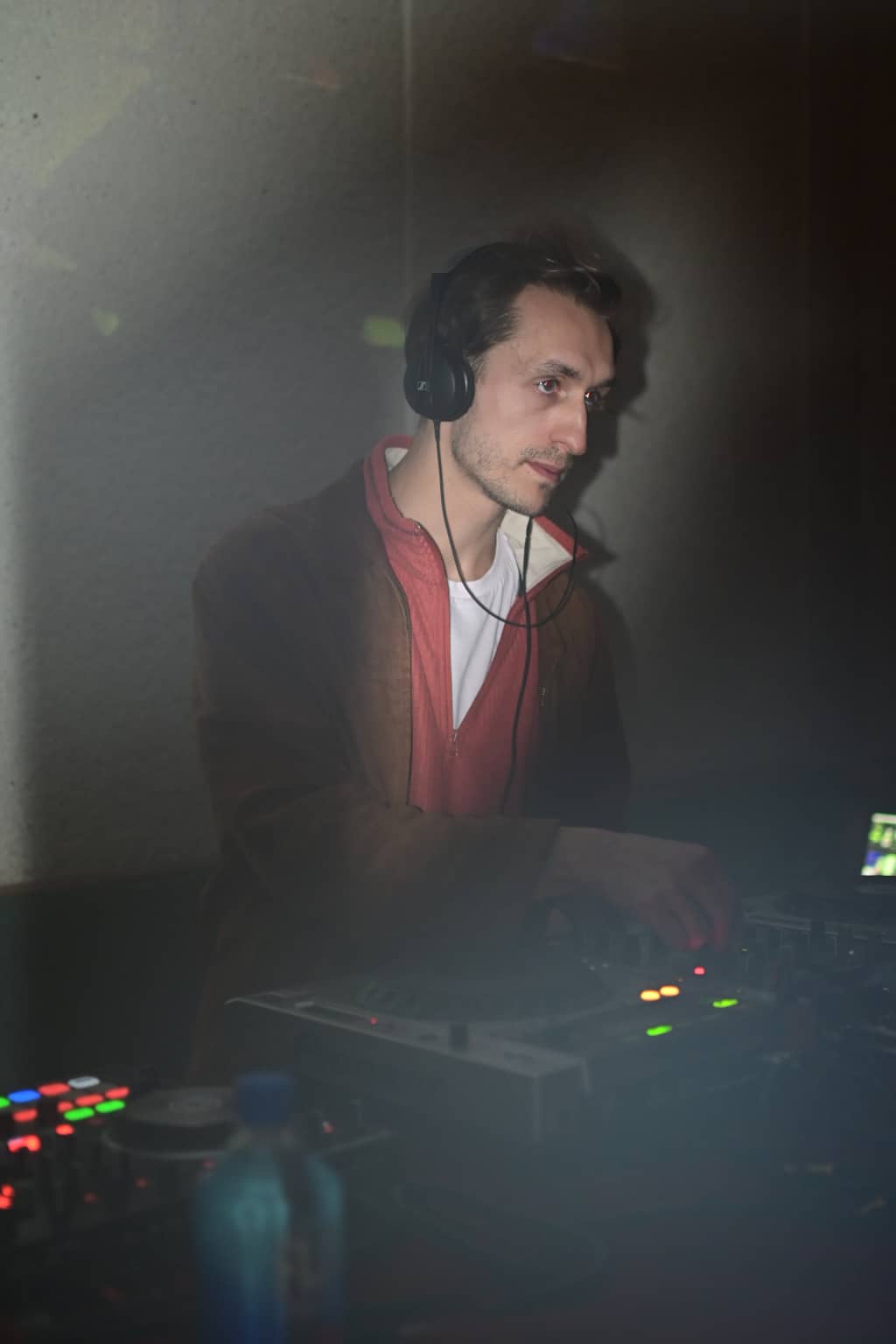 Main stage solo-mode One of the performer playing sick beats